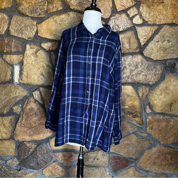 Lane Bryant Tops - EUC Purple & Cream Plaid Flannel Top - Lane Bryant Higher in Front Size 18/20